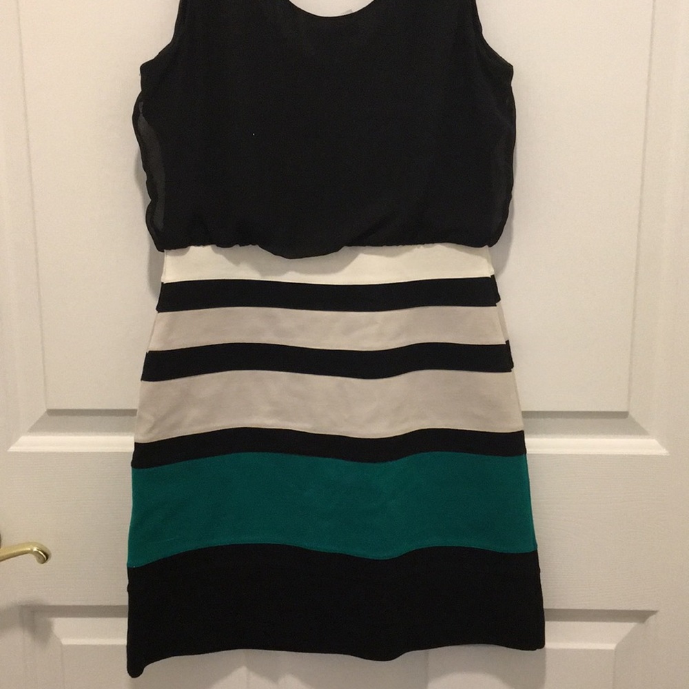 Colorblock dress - Picture 2 of 3